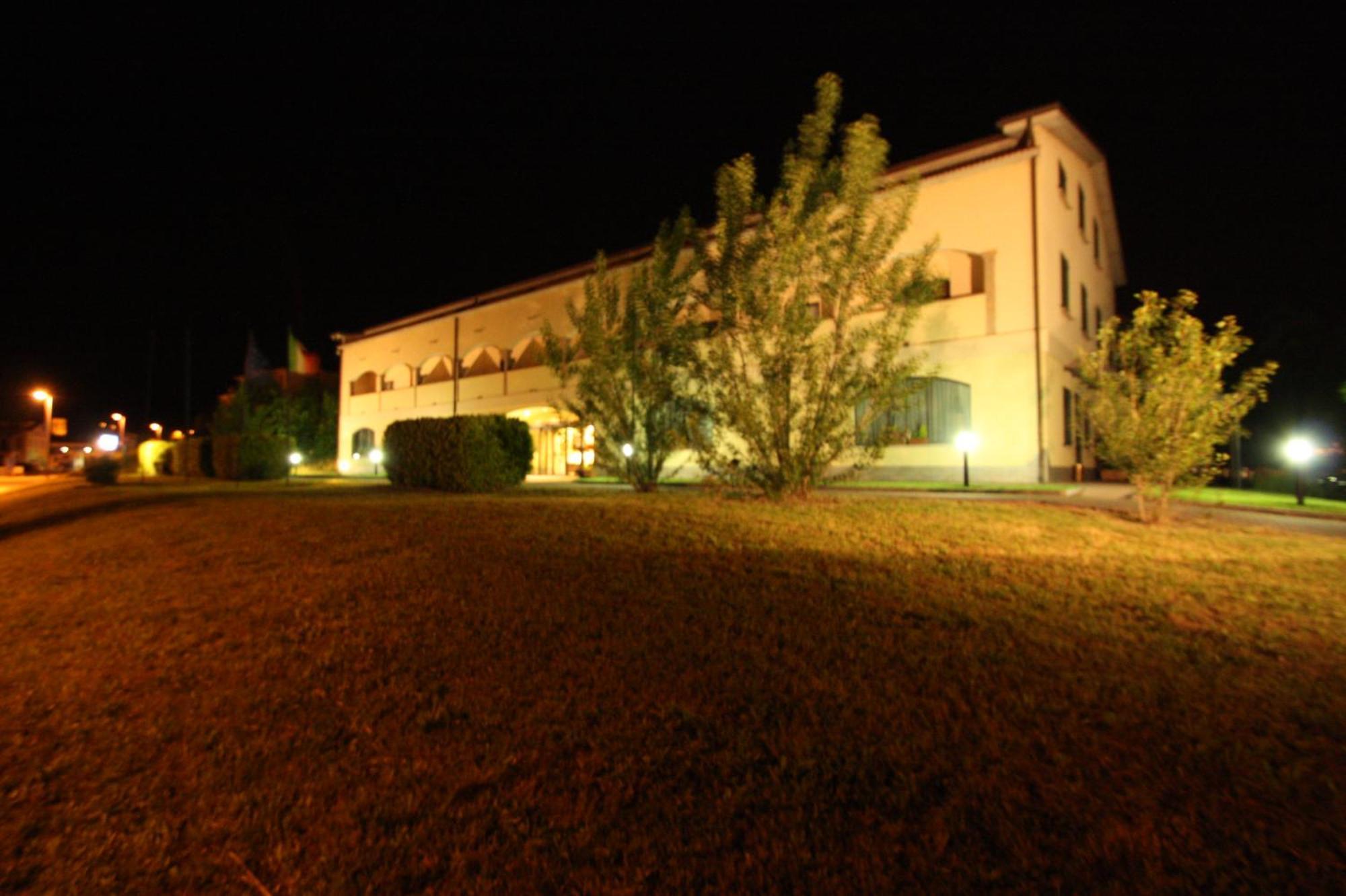 Hotel Della Roccia Varano deʼ Melegari