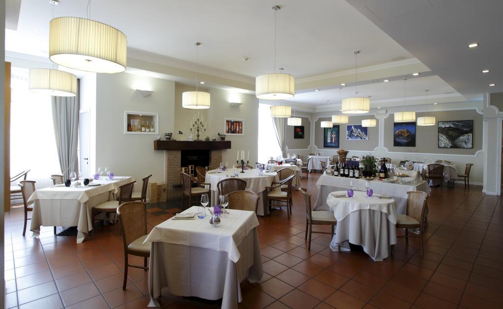 Hotel Della Roccia Varano deʼ Melegari